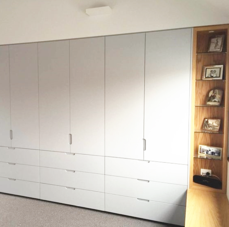 多花千八百也要加上这边,避开了繁琐的开关,衣柜利用率大大提升