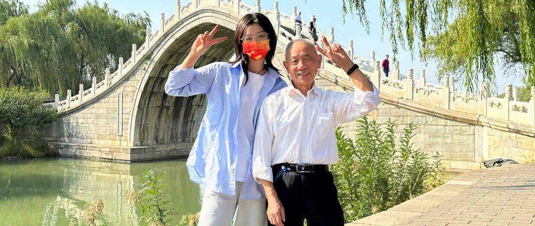 女孩回应辞职带爷爷游中国,鼓励点赞但不鼓励模仿