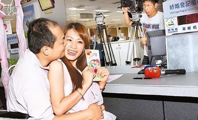 柯以柔|“落跑新娘”柯以柔：那些年的青春与情爱，终究还是错付了