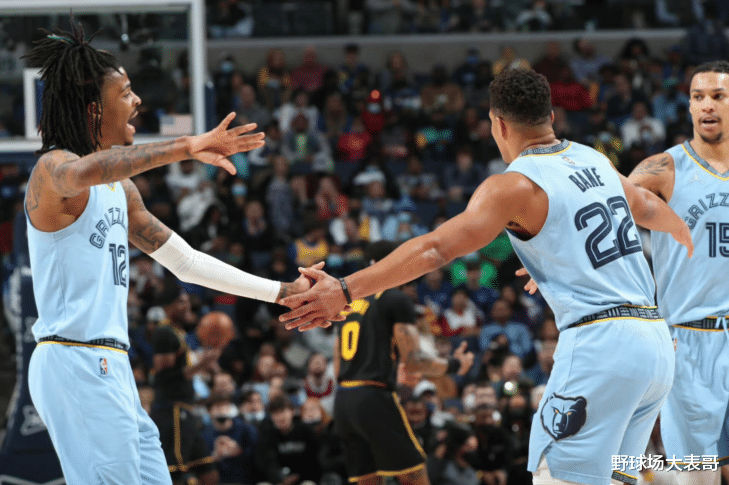 罗斯|同样是三年级新秀，为何莫兰特比罗斯数据更好，却难获MVP？