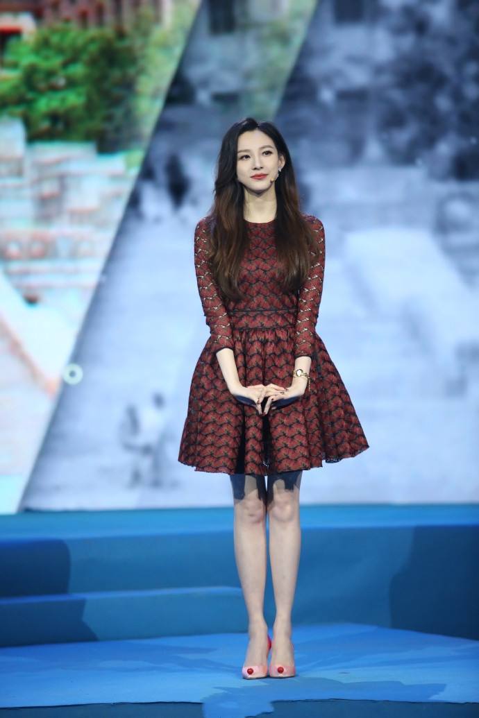 春晚|春晚主持人新成员马凡舒被“漂亮”刷屏，任鲁豫站C位