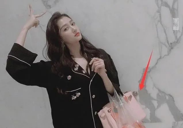 关晓彤|曾经冠名“格格”的关晓彤，如今成为没有底线赚黑心钱的代表