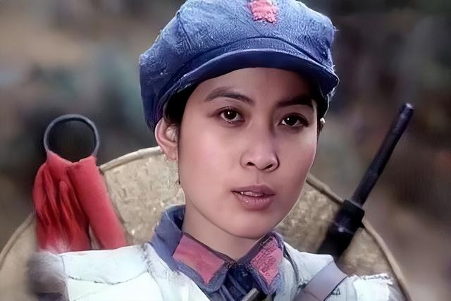 潘虹|“无子女”演员晚年现状,潘虹皈依佛门,傅丽莉花60万养狗为伴