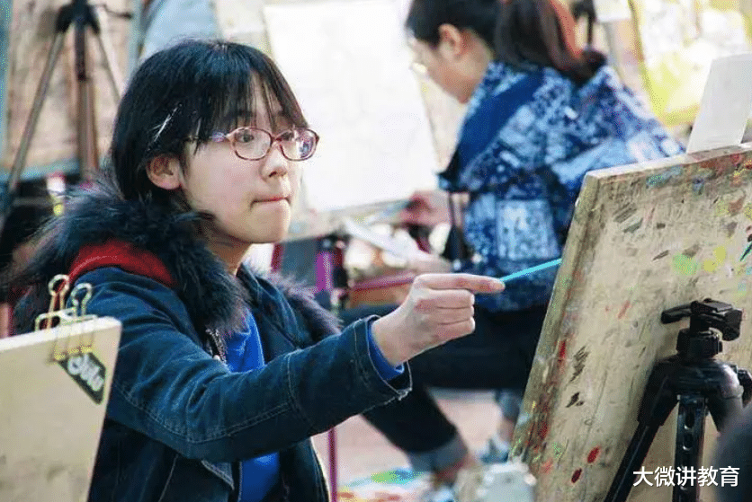 大学生|2022“绿牌”专业出炉,月薪过万不是梦,而“红牌”专业前景悲观