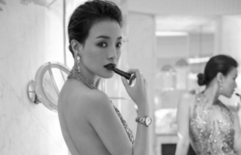 护肤 舒淇在化妆间平躺，45岁穿红裙似美人鱼，直言要瘦到这种程度