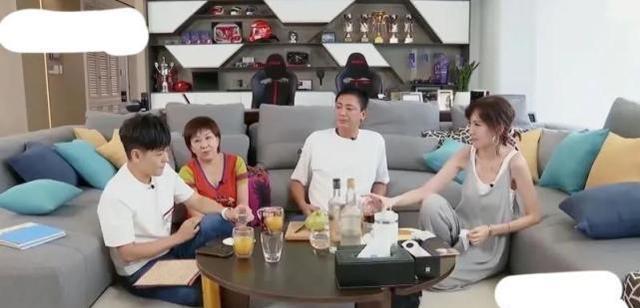 林志颖|内地工人救了林志颖？林志颖被抬上担架现场照曝光，救护车没停留