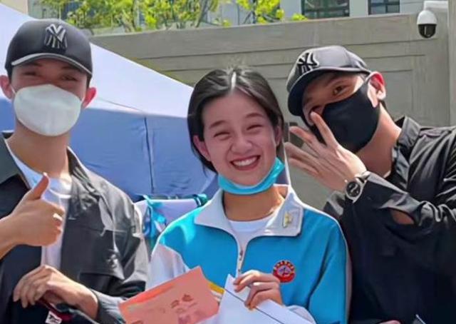 女孩|素人女孩考北电全国第四,颜值一点都不“素”,一脸明星相