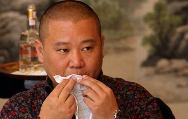 郭德纲|郭德纲在外面连别人递的水都不喝，这么谨慎的人，绝对不会出轨