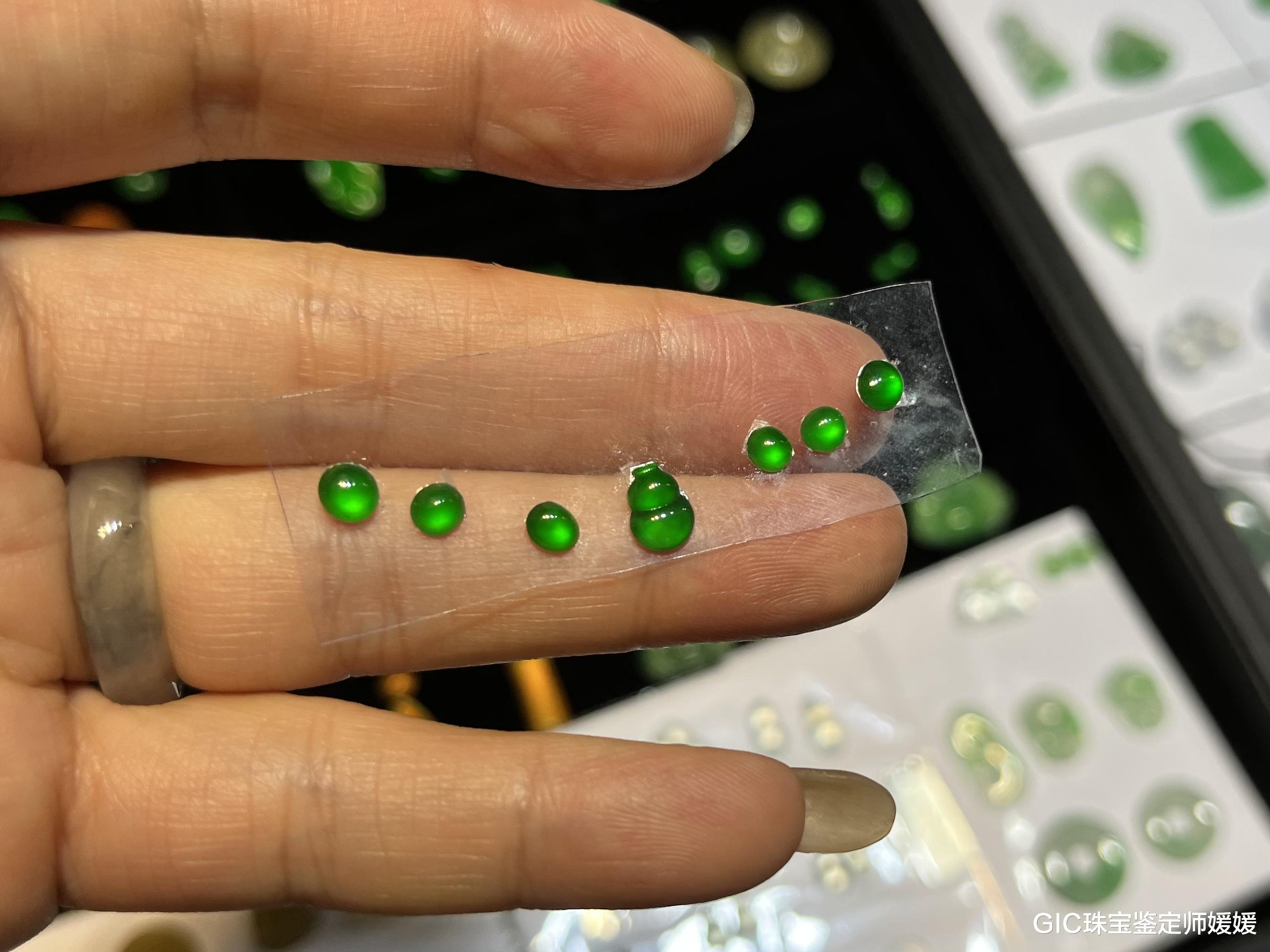 绿松石|这是翡翠的精华,也是价格的高地,小小的一颗却是让人惊讶的数字