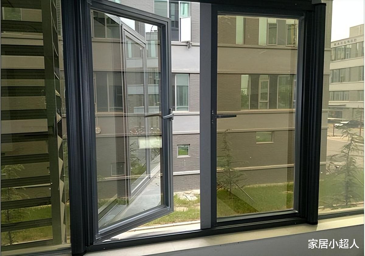 纱窗太脏怎么办?别急着花钱买清洁剂,家里的小口罩就能解决烦恼