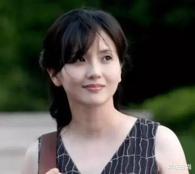 周迅|她是国家一级演员,为去世丈夫守寡13年,如今53岁嫁周迅恩师