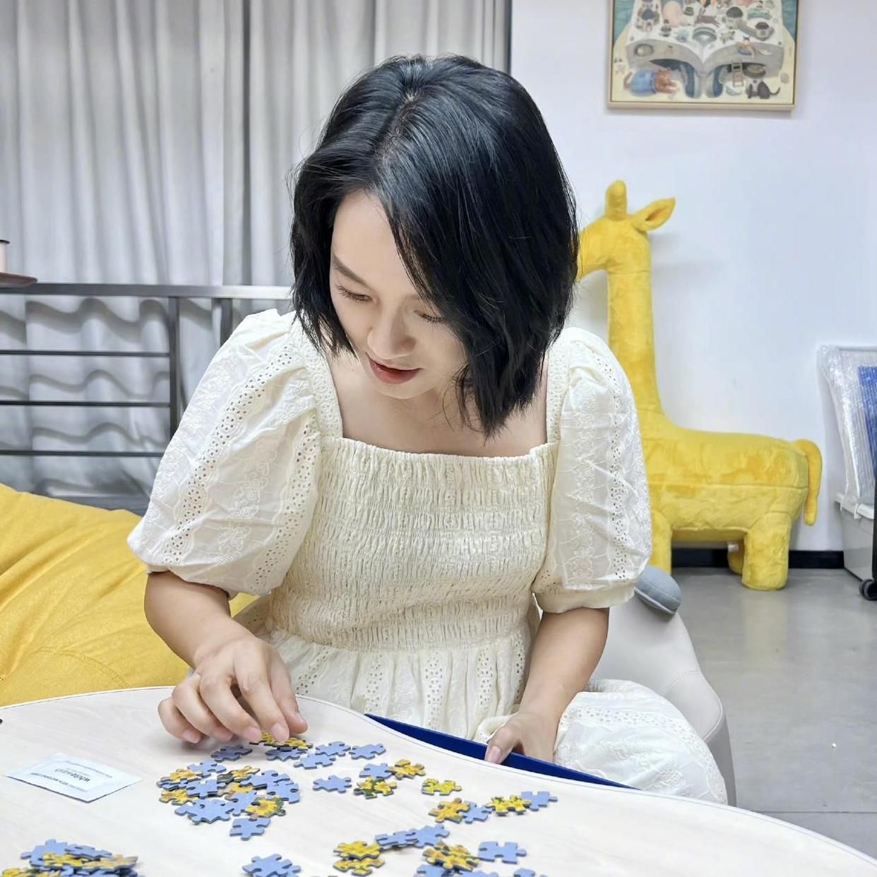 朱丹|41岁朱丹晒日常生活火了:在家遛娃做饭,日子过得悠闲自在,羡慕