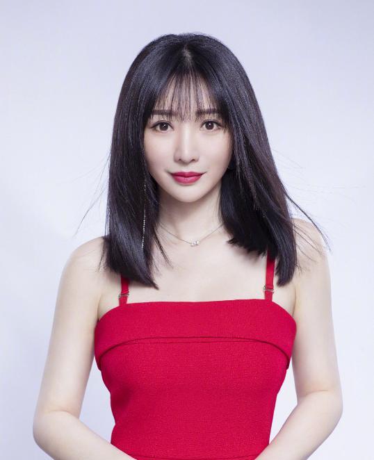 杨超越|轻喜剧《家有姐妹》定档，出圈爆点是柳岩范明的演技，杨超越的脸