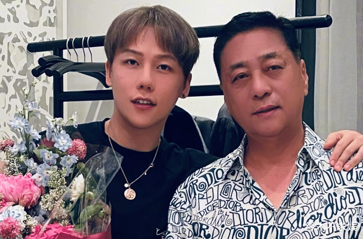 刘维|刘维双亲去世后，更改社交账号名，By2冉莹颖等友人留言鼓励