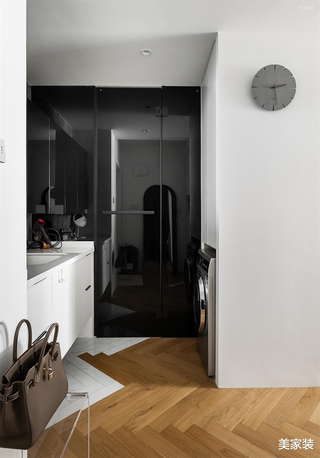 魔都自在一人居,一房改小两房,拥有独立衣帽间和私人咖啡吧