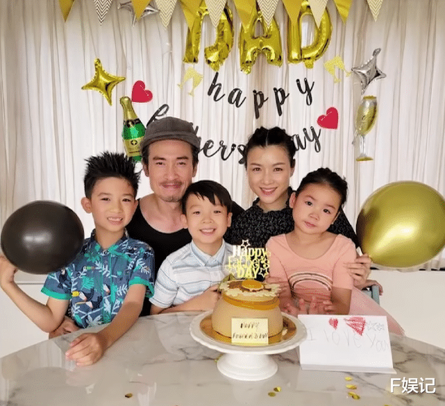 陈茵媺|陈茵媺复出拍戏现场曝光 女儿确诊后陈豪要求全家人戴口罩睡觉