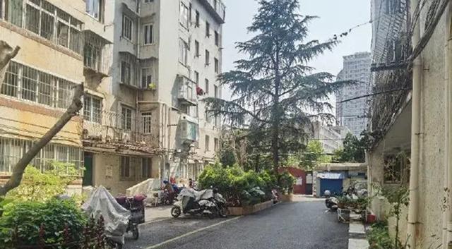 案例:48岁失足女误把民警当嫖客,硬往屋里拽结果悲剧了
