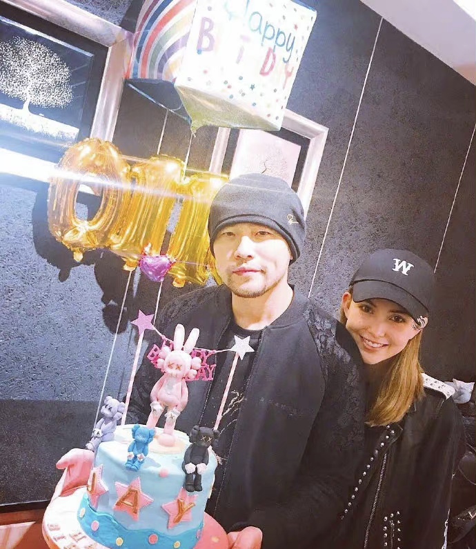 周杰伦|周杰伦庆祝与昆凌结婚七周年，晒妻子美照，凡尔赛式秀恩爱