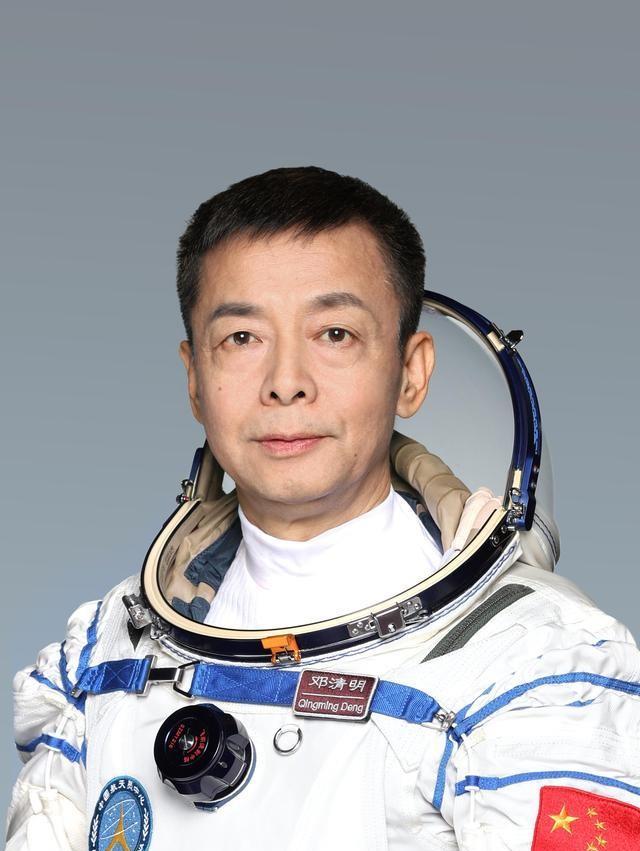 中国载人航天30周年,初代航天员25载追梦,终随神舟十五号飞天