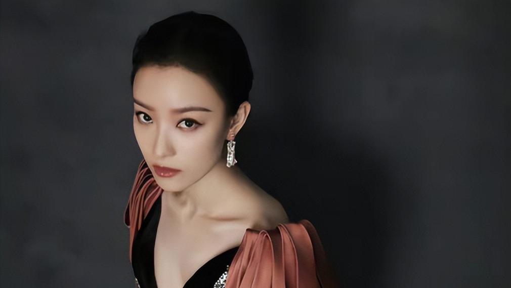 倪妮|倪妮拿8位数片酬轧戏让剧组停拍苦等？粉丝引以为傲惹众怒