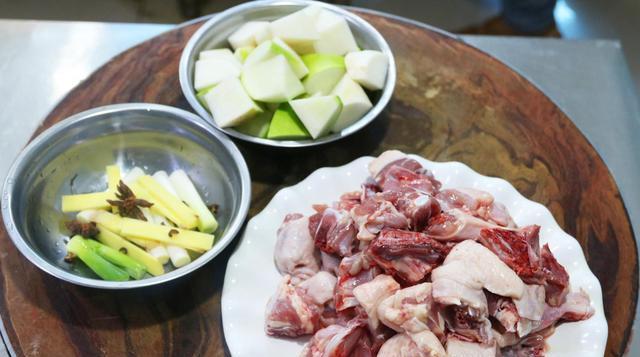 明日小满，饮食有讲究，“食2肉，吃3瓜2豆，忌2事”，整夏不受苦