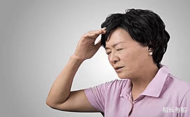 我待儿媳如亲生,如今她让儿子月月给钱,就是不愿接我养老