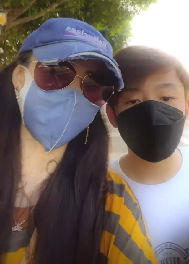 张柏芝|12岁次子身高快追上妈妈,颜值帅过谢霆锋,张柏芝晒亲子合影