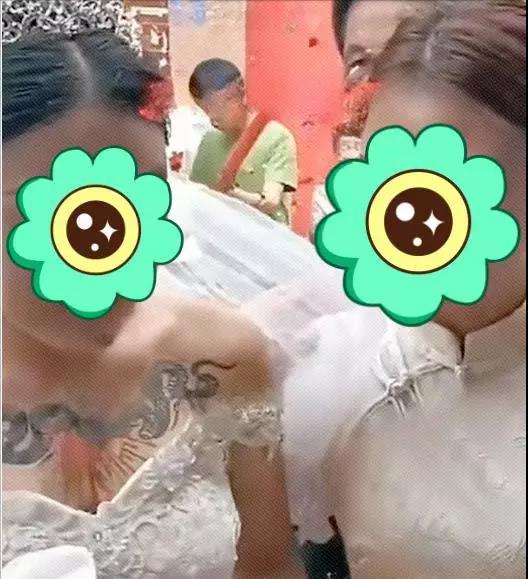 回顾:新娘胸口纹两“蛇”,新郎脸色复杂,网友:大姐经历丰富