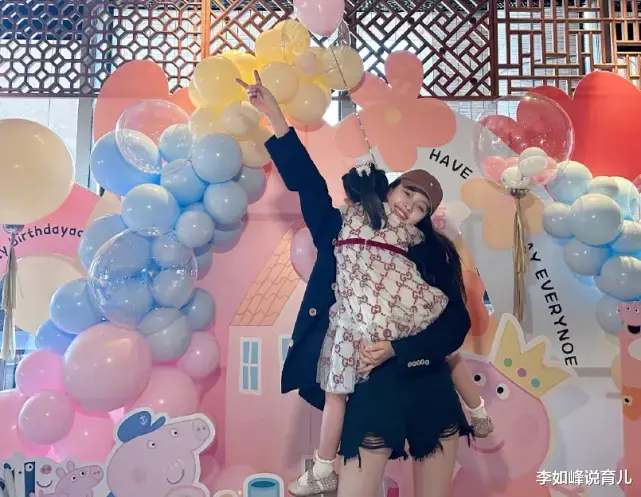 董子健|孙怡董子健先后发文为女儿庆生,人气相差悬殊,男方离婚后显颓废