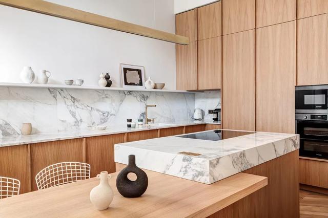 145㎡华丽的巴黎住宅,大面积温暖木质,网友:住这里每天会被美醒