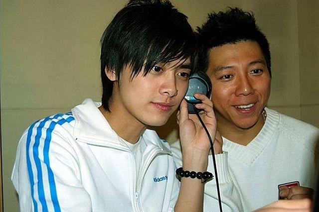 李易峰|35岁李易峰被离职人员爆料：瘾太大控制不住，家人女朋友劝过不听