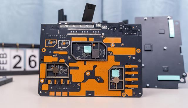 性能强大无短板，外观酷炫用料足、中兴AX5400Pro+旗舰版路由器