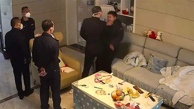 这是执法还是杀人？湖南街道人员入室暴打居民，吓得孩子哭喊妈妈