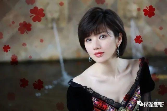 央视|她曾是央视美女主持人，曾与张子健传绯闻，如今43岁美如少女却不红