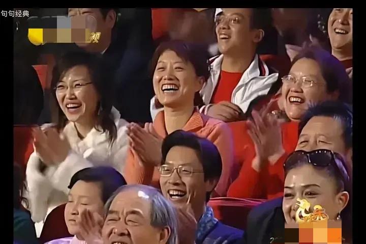 春晚|兔年春晚现场观众神情:挠头抓耳、皱眉头翻白眼,每秒都是表情包