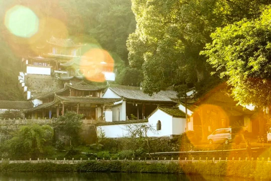 寺庙|比大理丽江舒服，就差点人气！藏着云南小三亚，异域风情不输版纳