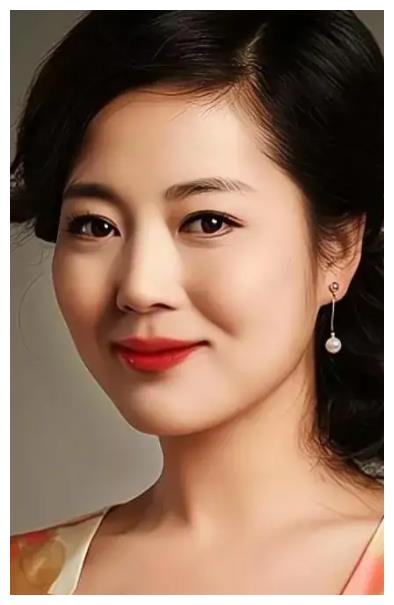 王茜华|“农村一姐”王茜华：风光背后有心酸，二婚嫁导演苦尽甘来