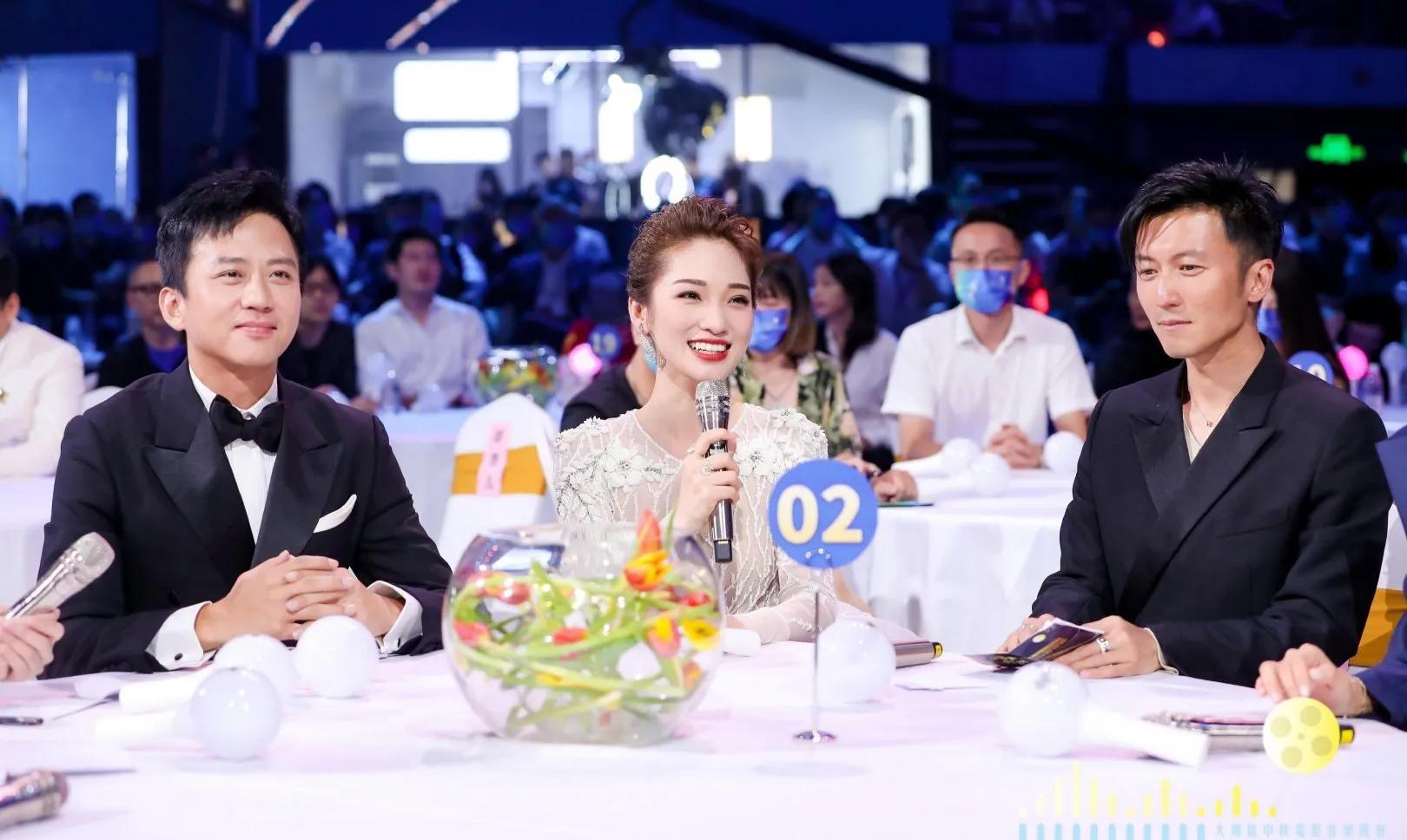 央视|董卿接班人，天生一张央视脸，今海边拍性感大片，扭腰抬手好妩媚