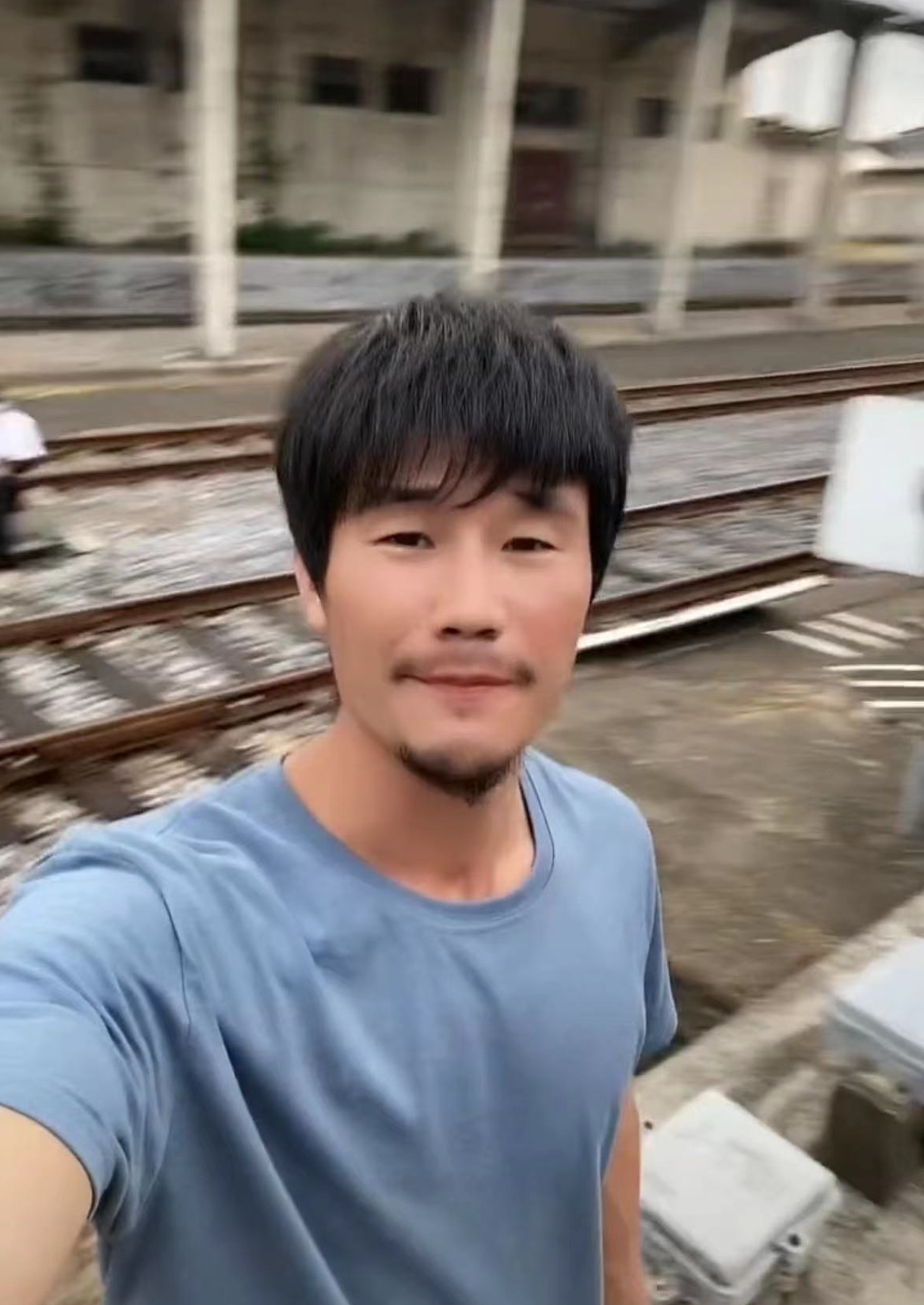网传嘎子抑郁症跳楼轻生,被妻子拦下制止,本人亲自回应生活近况