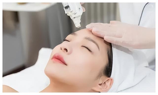 |畸形审美盛行娱乐圈,五位女星深受其害,“自残式美容”该叫停了