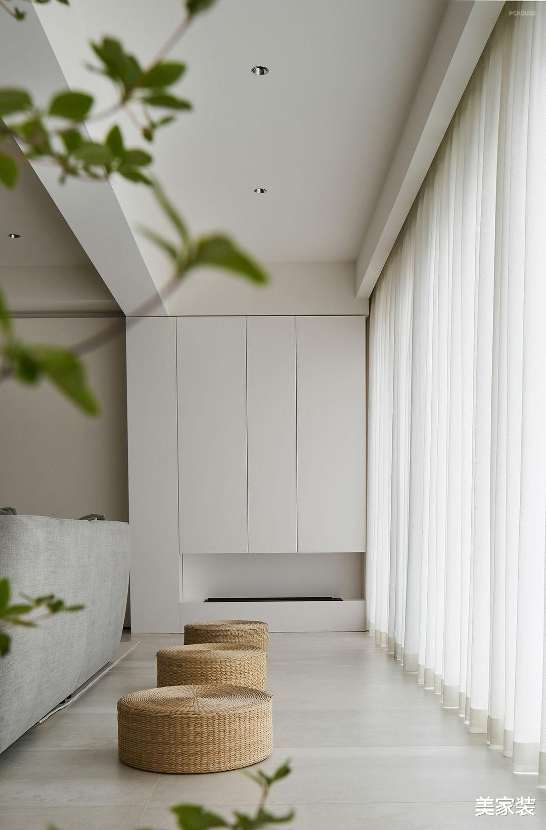 简约雅致的现代居住空间，追求简洁，收获舒适感