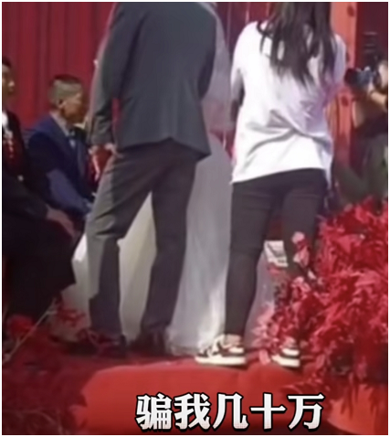 河南这姐们真牛,前男友结婚手持喇叭骂渣男,网友:干了我想干的事