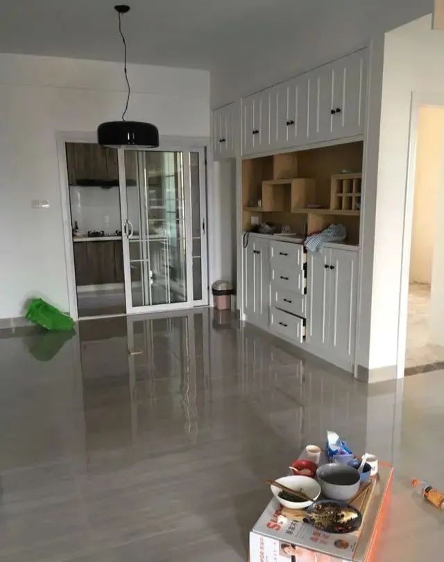 婆婆在新家阳台砌了个土气的池子,当初碍于面子没砸,现在超喜欢