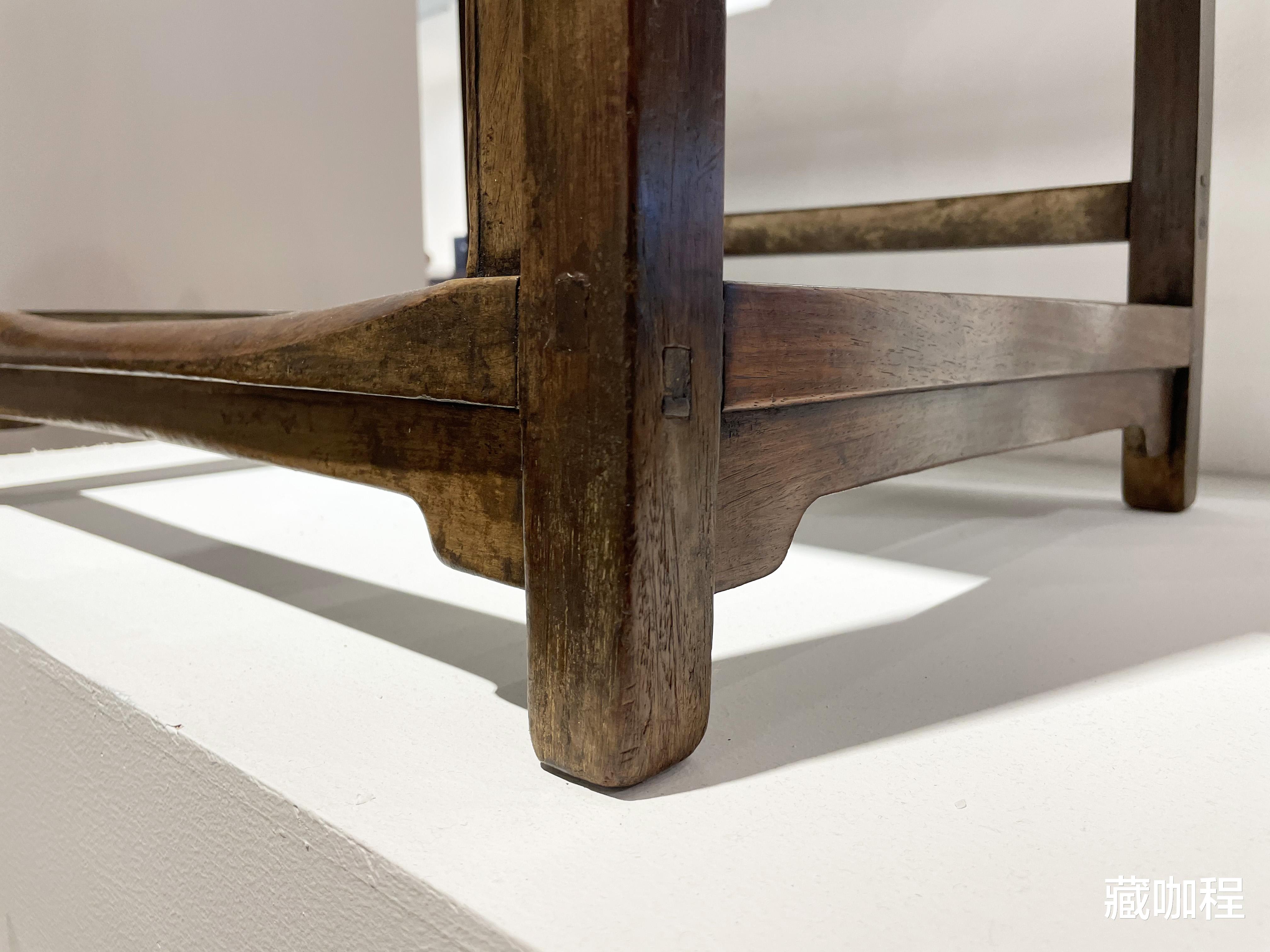 |弯带中间加装硬板,清黄花梨南官帽椅161万成交