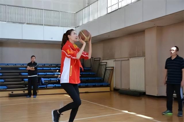 许诺|中国“篮球女神”许诺，35岁仍是单身，直言择偶对象要比自己高