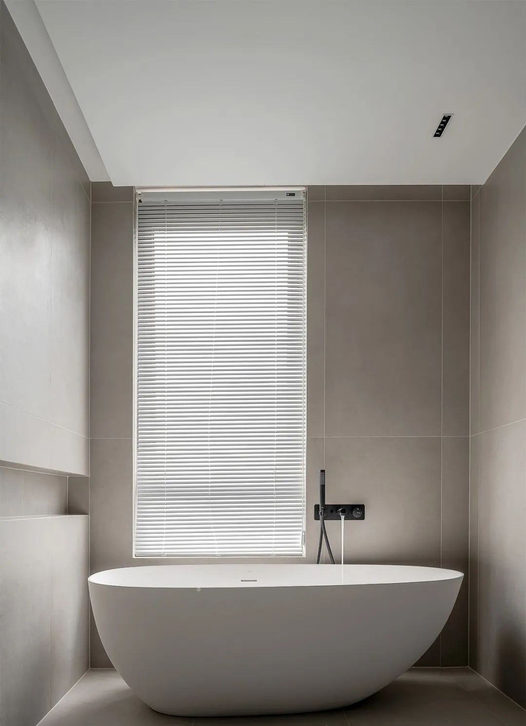 140m2极简原木小三居:超大+超通透的空间感,储物简约全都要!