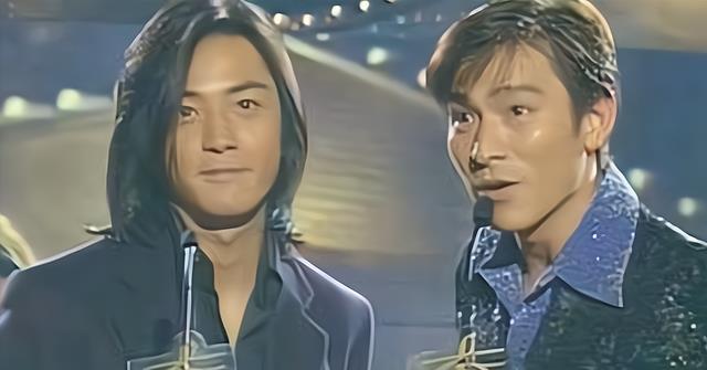 郑伊健|郑伊健惨遭数位小弟背叛、紧接着被经纪人遗弃，求助向华强无果，最终无奈当啃老族