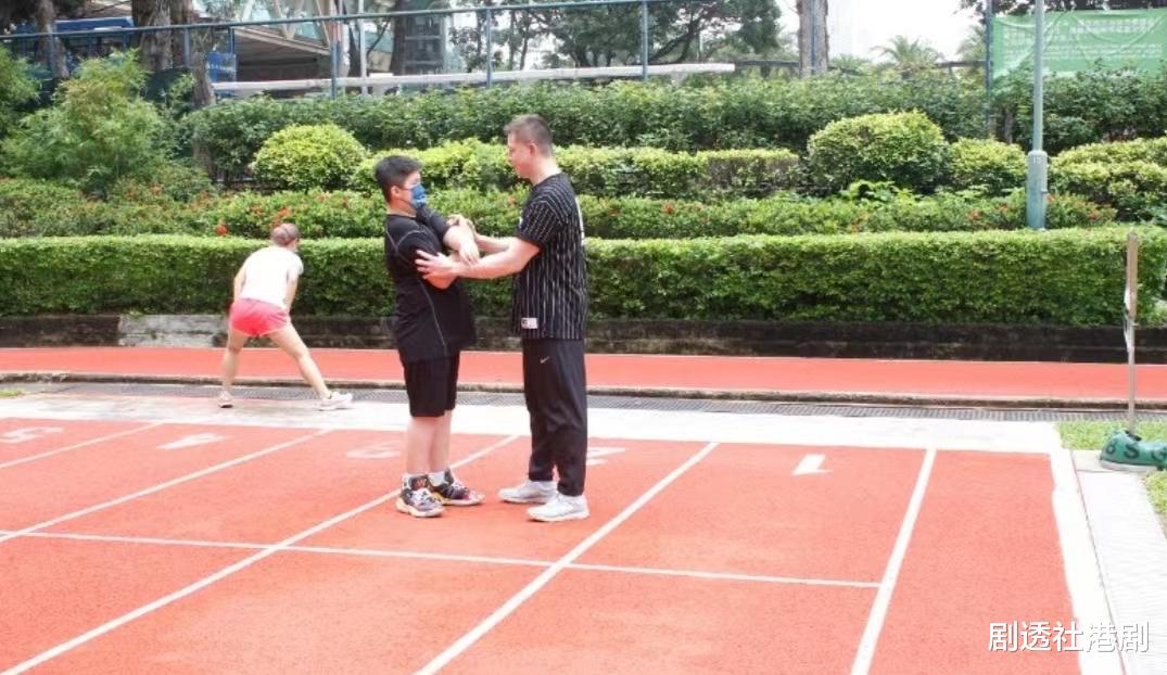 TVB|无悔照顾2个自闭儿!TVB前男星历尽坎坷,最大心愿是儿子独立生活