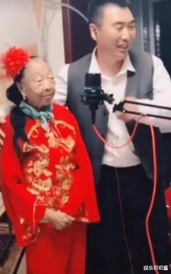 黄磊|马玉琴夫妇翻车？曾因无法生育闹离婚，现牙齿掉光还要啃骨头赚钱