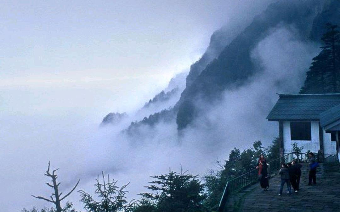 峨眉山|法国游客拍到四川“峨眉山”照片,引起热议:简直是大自然的馈赠